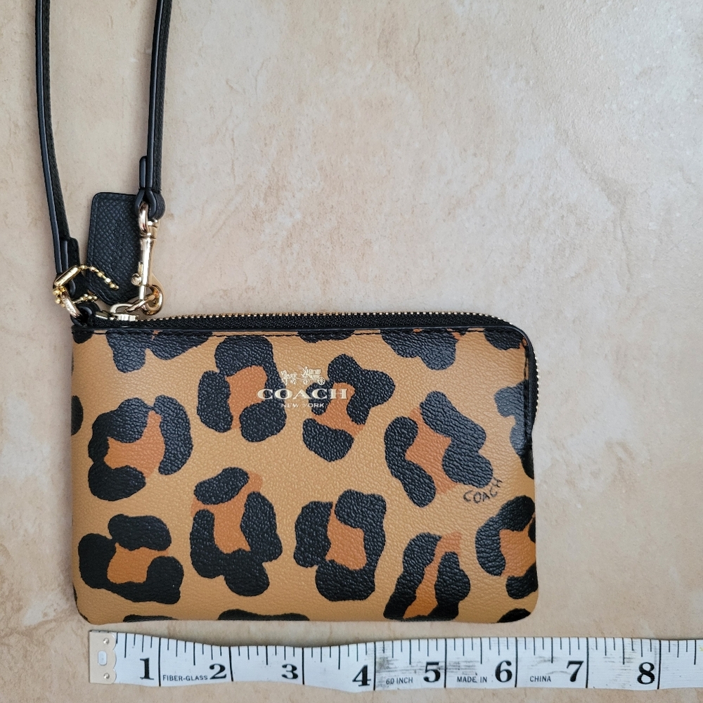 COACH - ZIP WRISTLET WITH LEOPARD PRINT